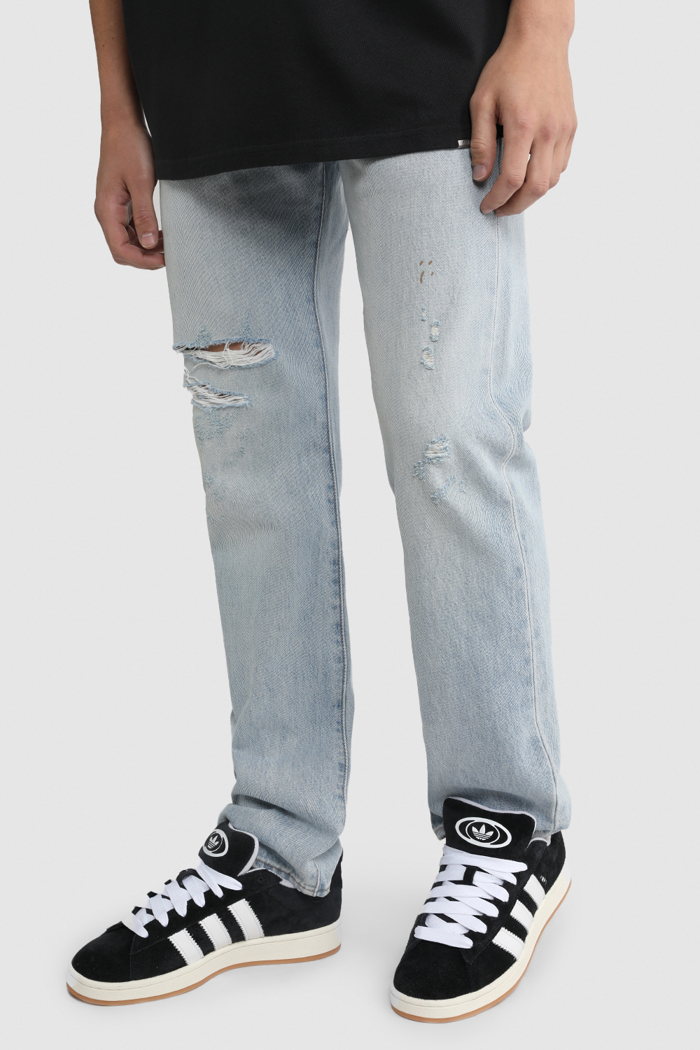 תמונת כל הלוק של נעלי סניקרס קמפוס